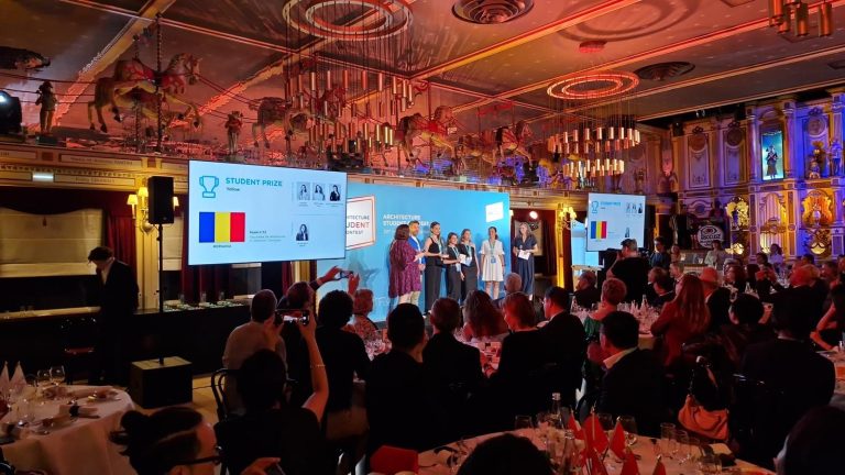 b04842c7-2d7c-40fa-8ad2-239852a6f447 (1)