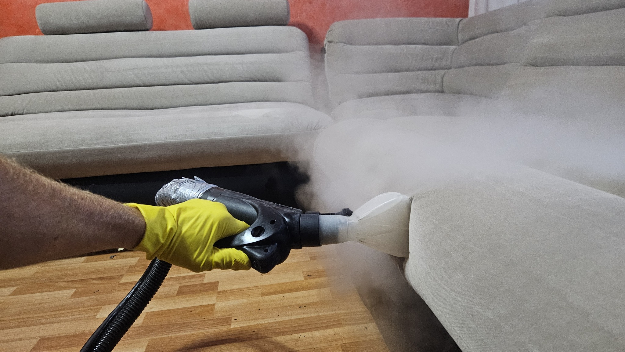 Curățare tapițerie Oradea – confort zilnic în locuință