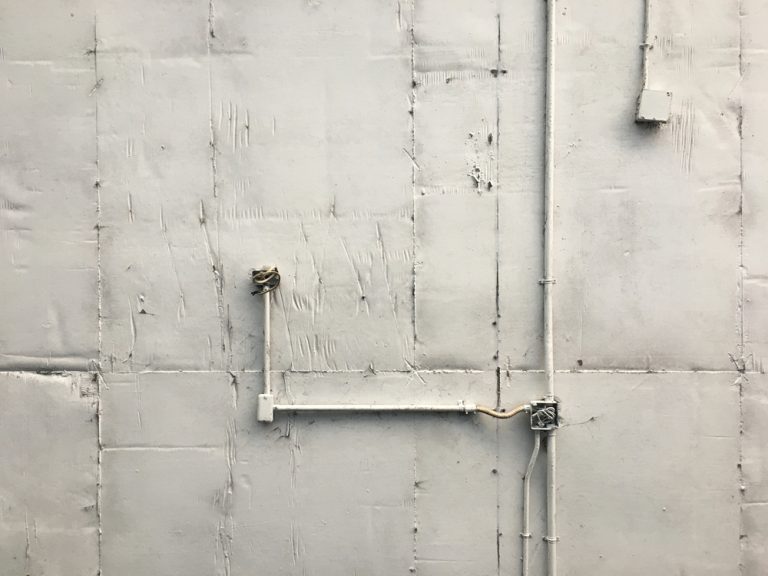 sageac metalic pentru protejarea cablurilor si conductelor exterioare